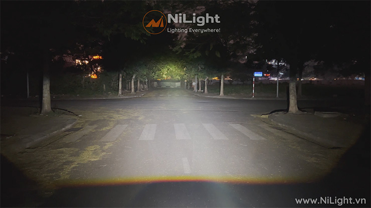 Bi Led NiLight A20 sáng rộng bao quát cả cung đường