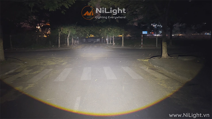Bi Gầm NiLight N10 Ultra bao trọn cả ngã tư với quầng sáng rộng